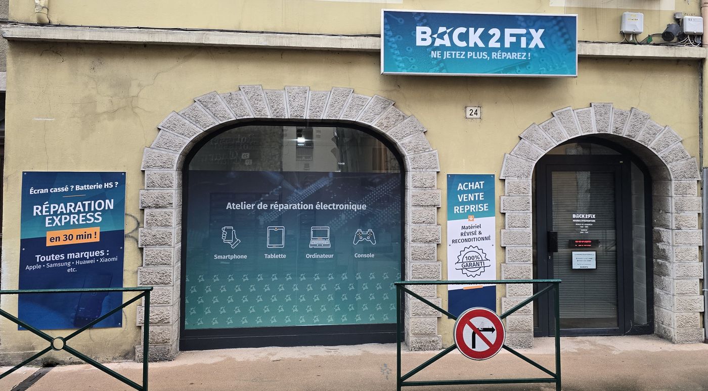 La devanture de Back2Fix, 24 rue Alexandre Dumas à Pont-de-Beauvoisin
